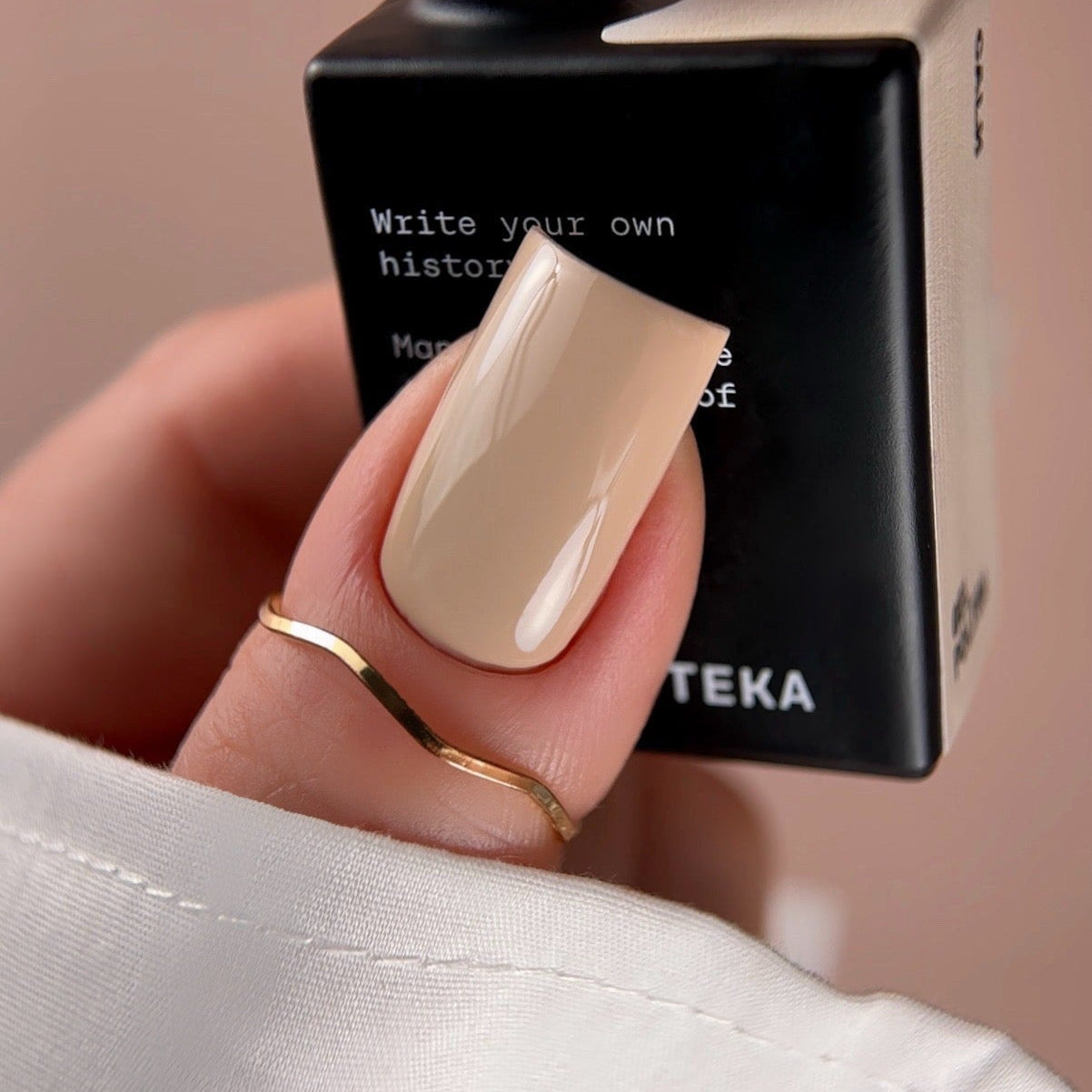 BIBLIOTEKA gel polish CALM 17 - 10 ml