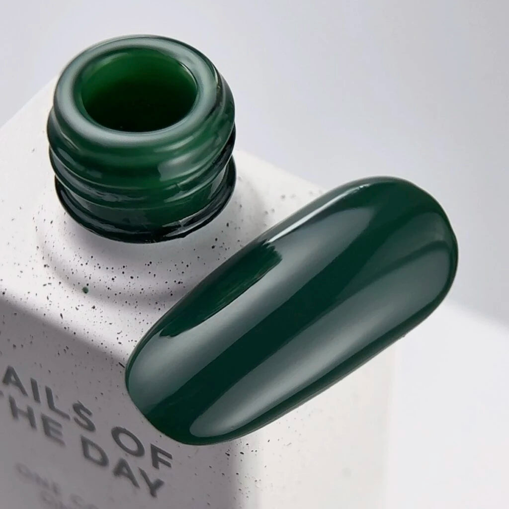 NOTD Color of the month - September25 ‘Everroot’